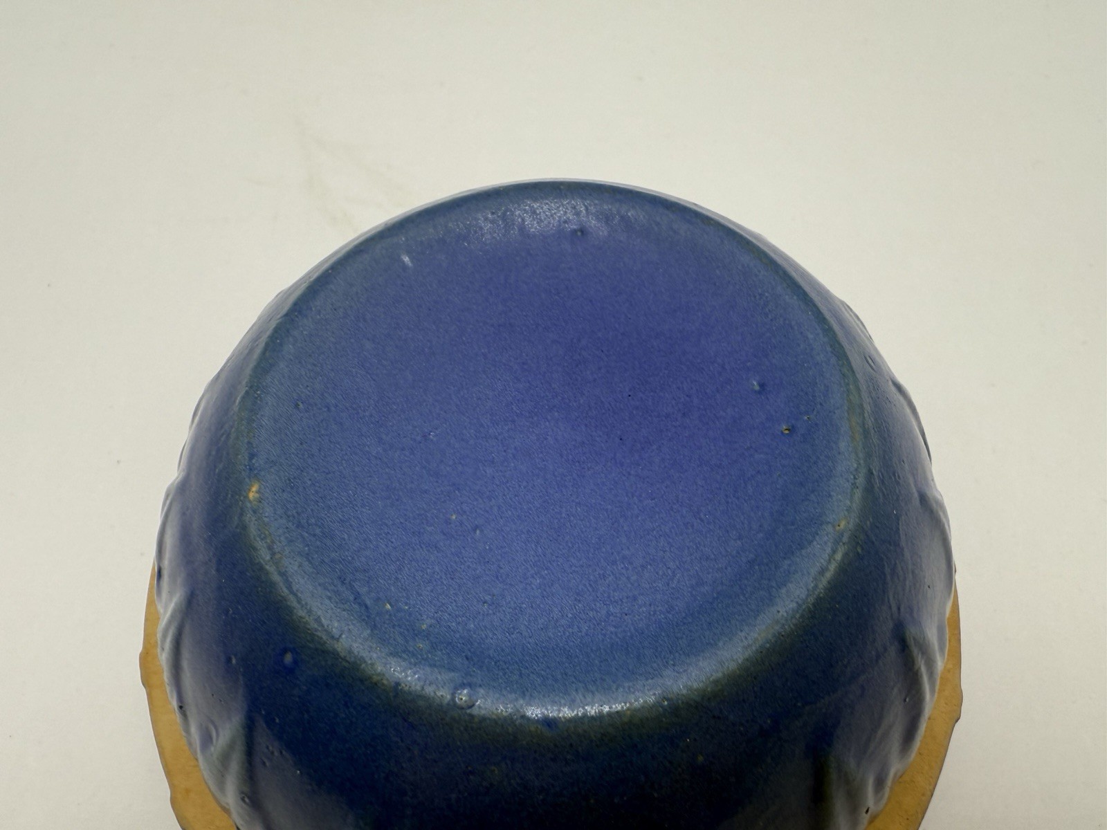 5 1/4” ROUND -CLAY CITY POTTERY CROCK/BOWL – BLUE PICKETT FENCE E95