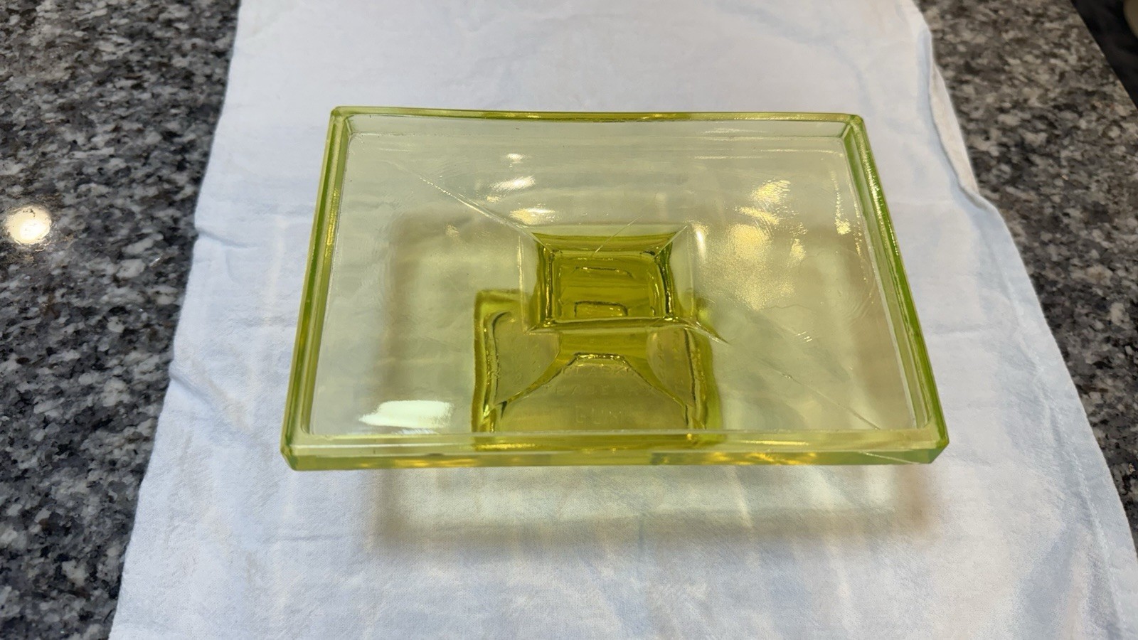 1900s CLARKS TEABERRY VASELINE URANIUM GLASS-GUM DISPLAY STAND