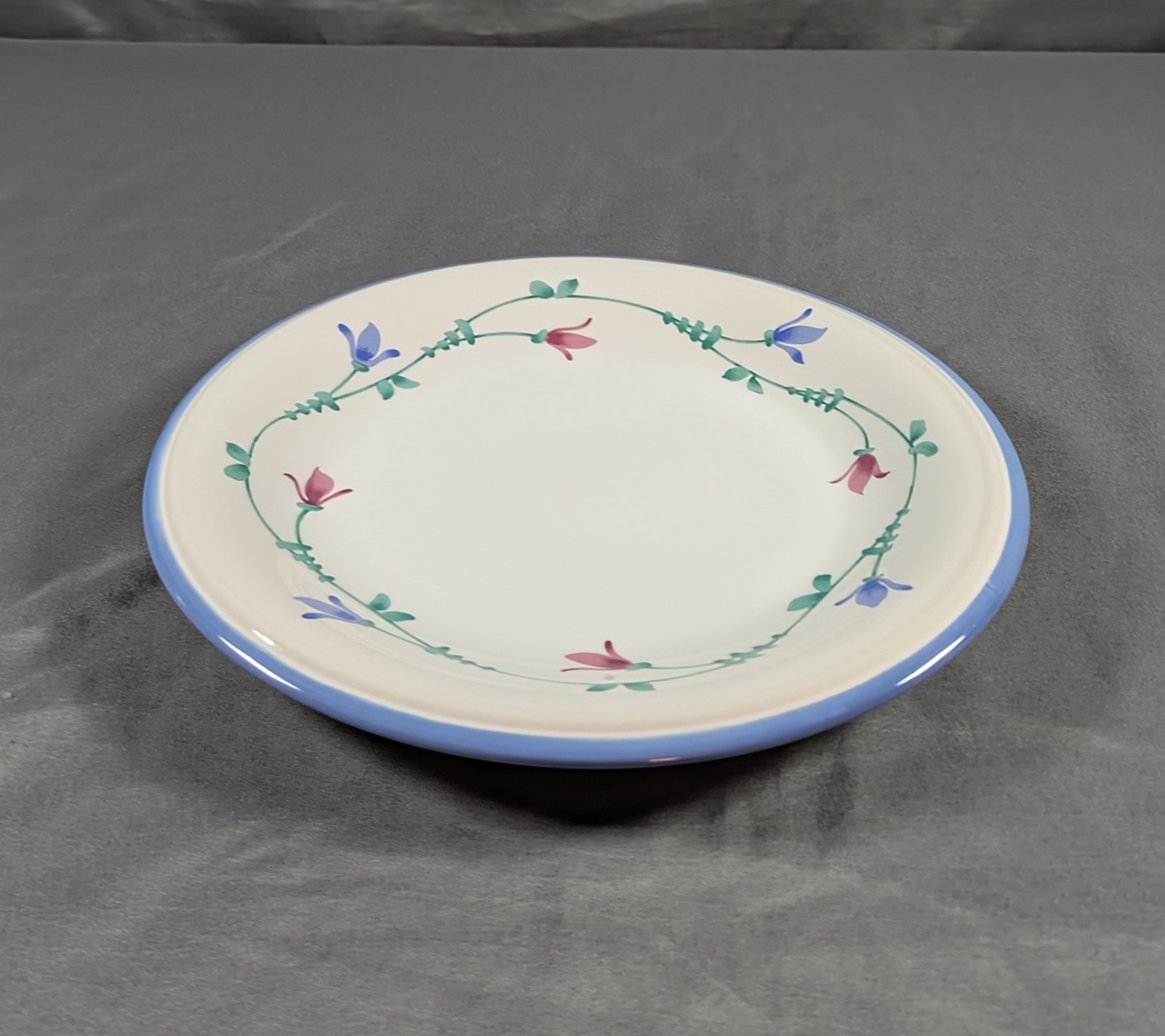 VTG Portofino Blue Savoir Vivre Salad Dessert Plates 7.75 in Floral Cottage Blue