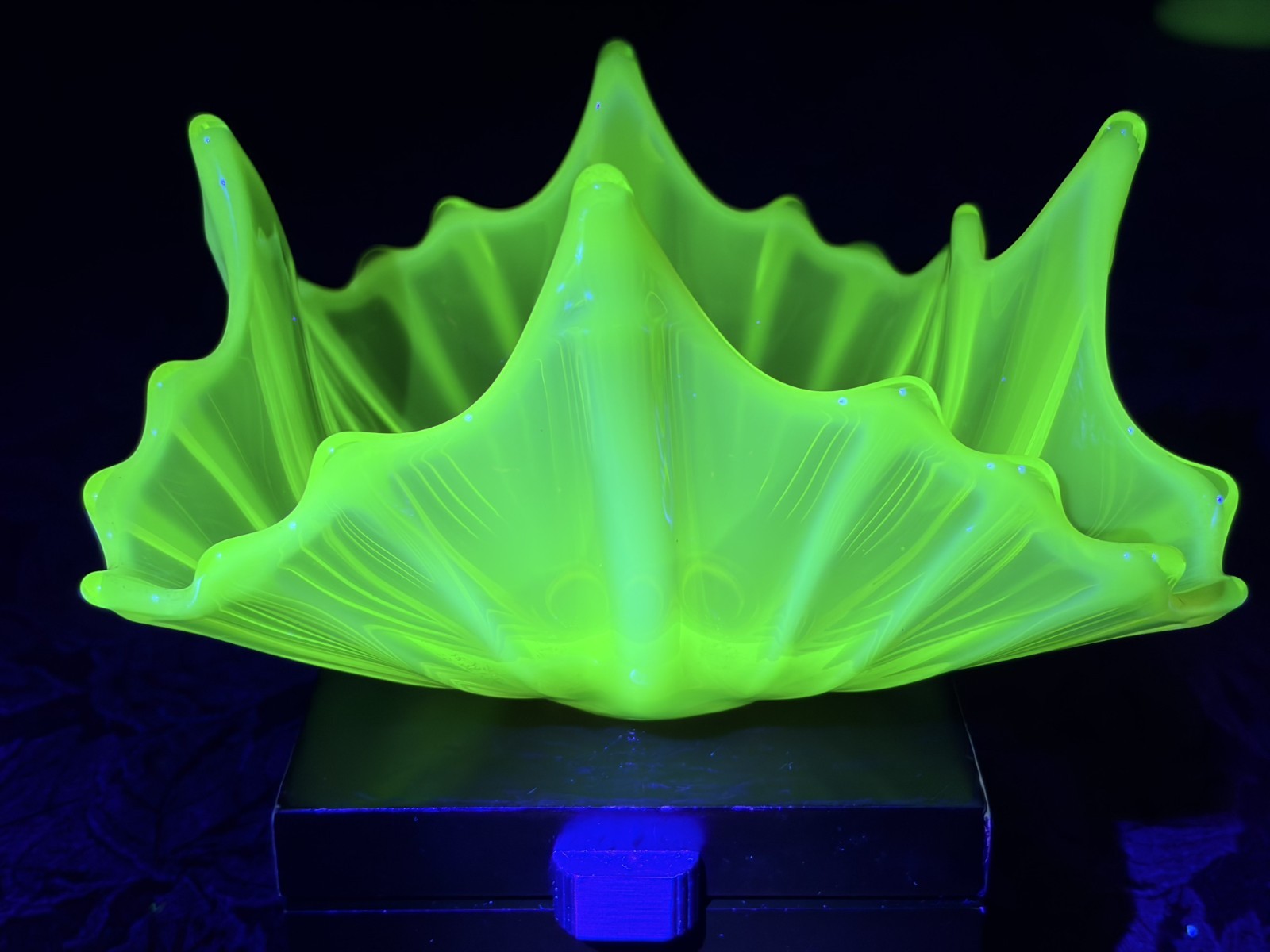 Vtg Fostoria Heirloom Vaseline Opalescent Uranium Glass Handkerchief Bowl 7.5”