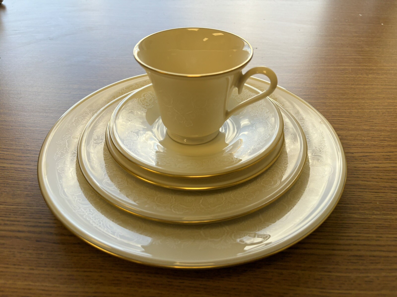 Lenox Moonspun Special 5 Piece Place Setting Ivory White Ghost Flowers Gold Rim