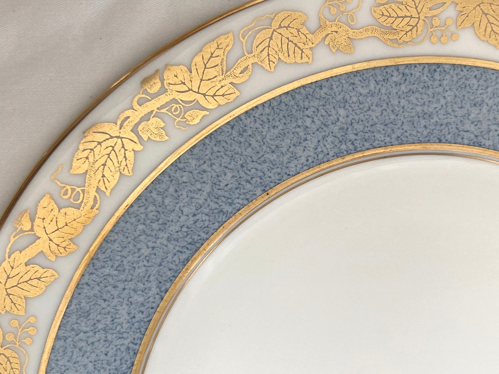 Vintage WEDGWOOD BONE CHINA Made in England 8 1/8″ SALAD PLATES Gold Trim SET 2