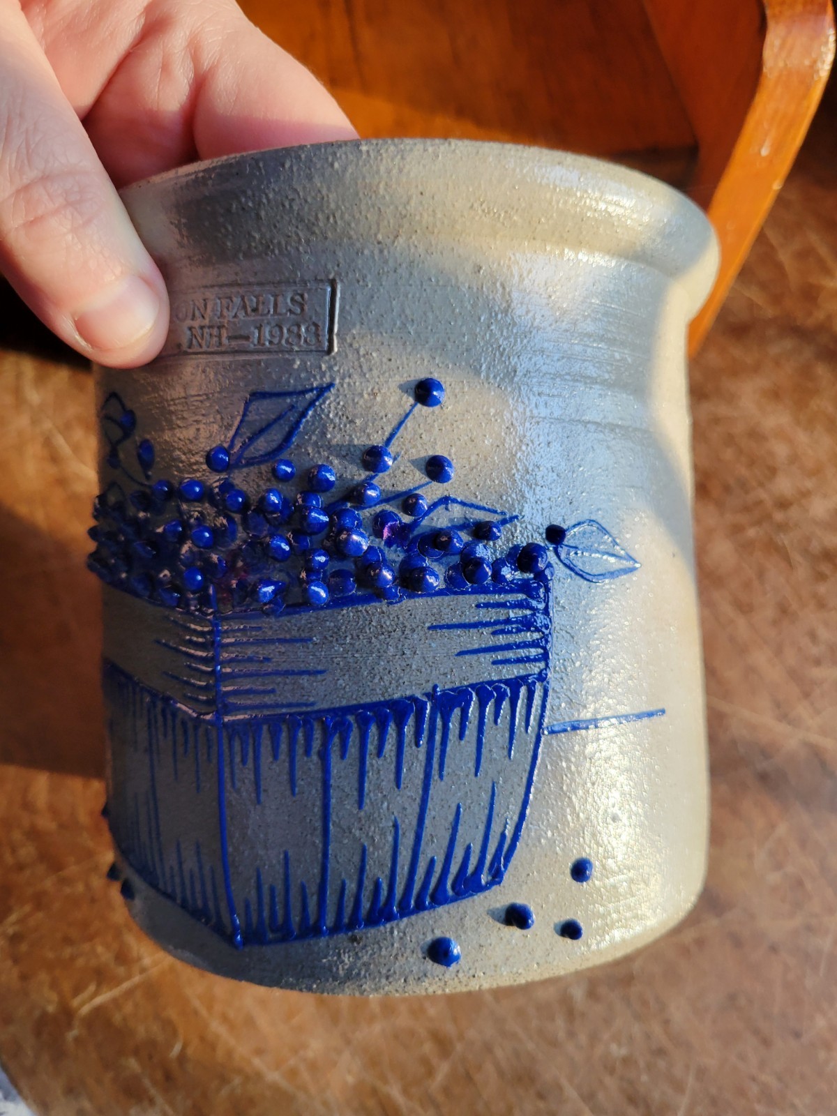 Salmon Falls Stoneware Pottery Crock Blueberry Basket 1988 With Decor Wood Chair