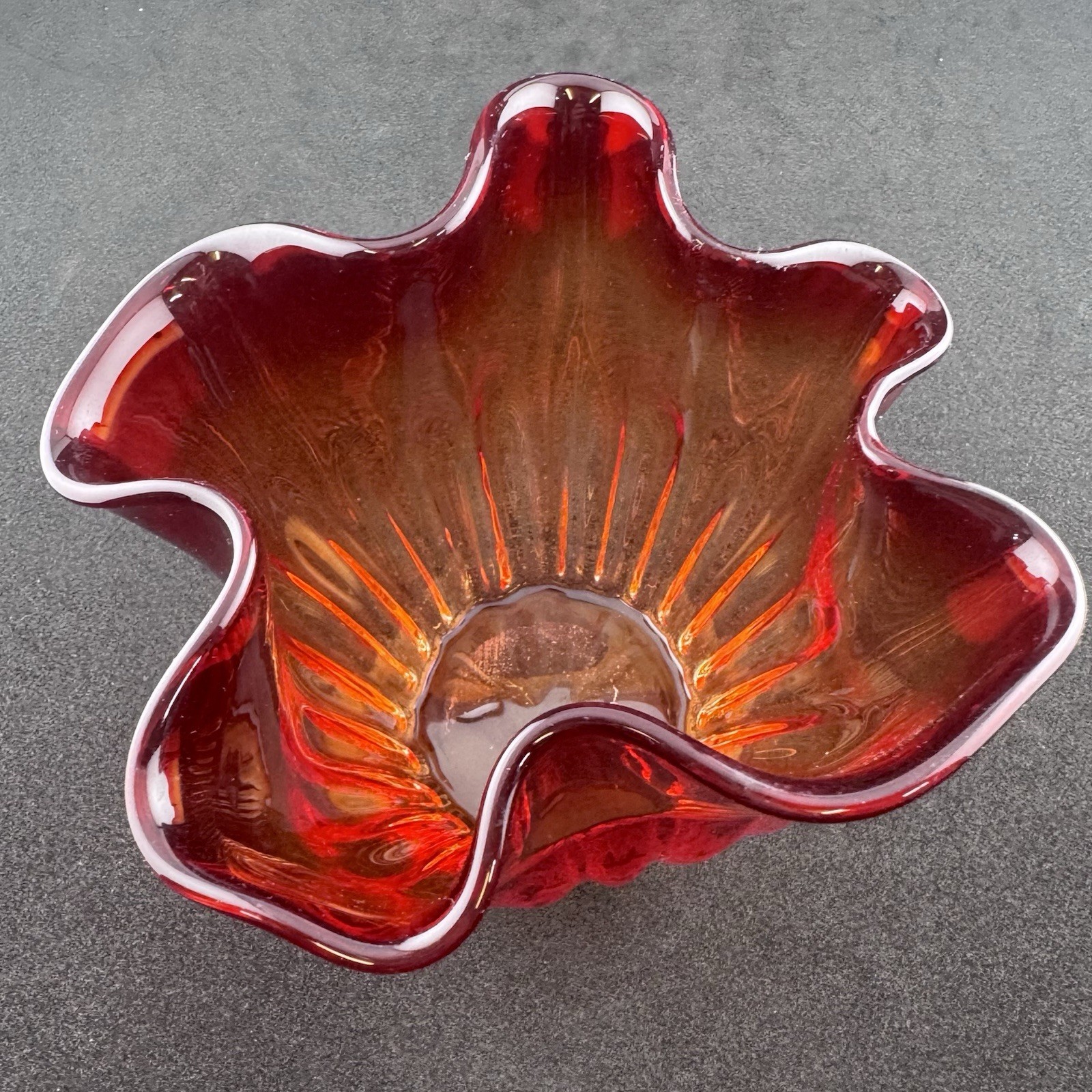 Small Red Candy Apple Pinched Side Centerpiece Bowl 4”X 5” Amberina Art Glass