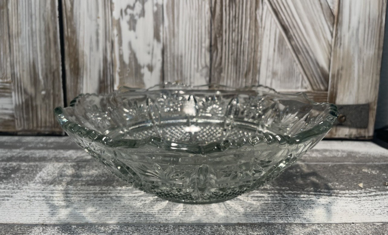 Large Vintage Clear Pressed Glass Starburst Center Piece Bowl 10” Mid -Century
