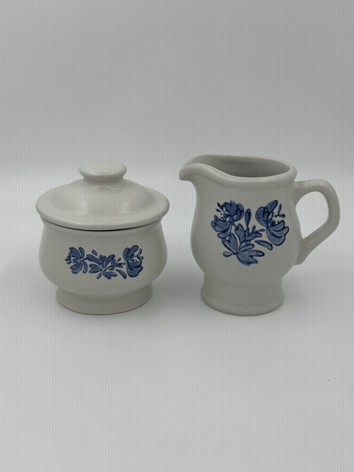 Vintage Pfaltzgraff Yorktowne Creamer #7-24 & Sugar Bowl w/Lid #7-22 Blue Floral