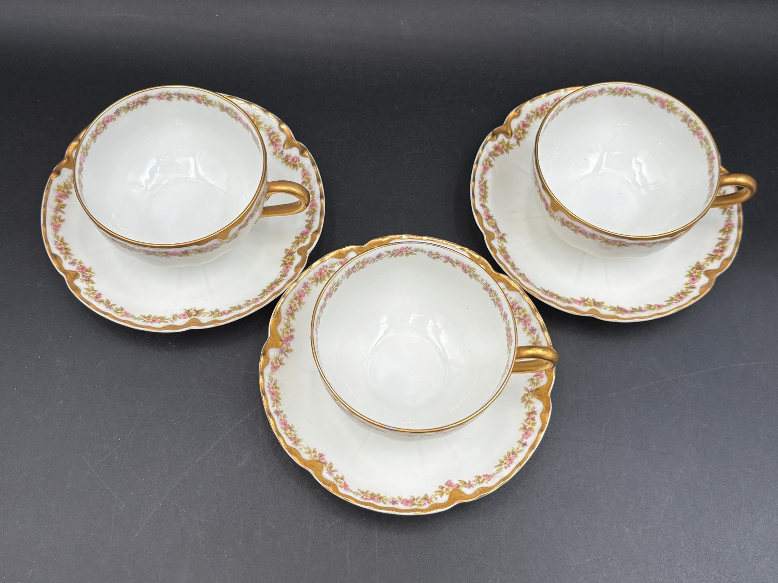 Haviland “SCHLEIGER 524″ Germany ~ Set of 3 ~ Cups & Saucers ~ 2” Tall