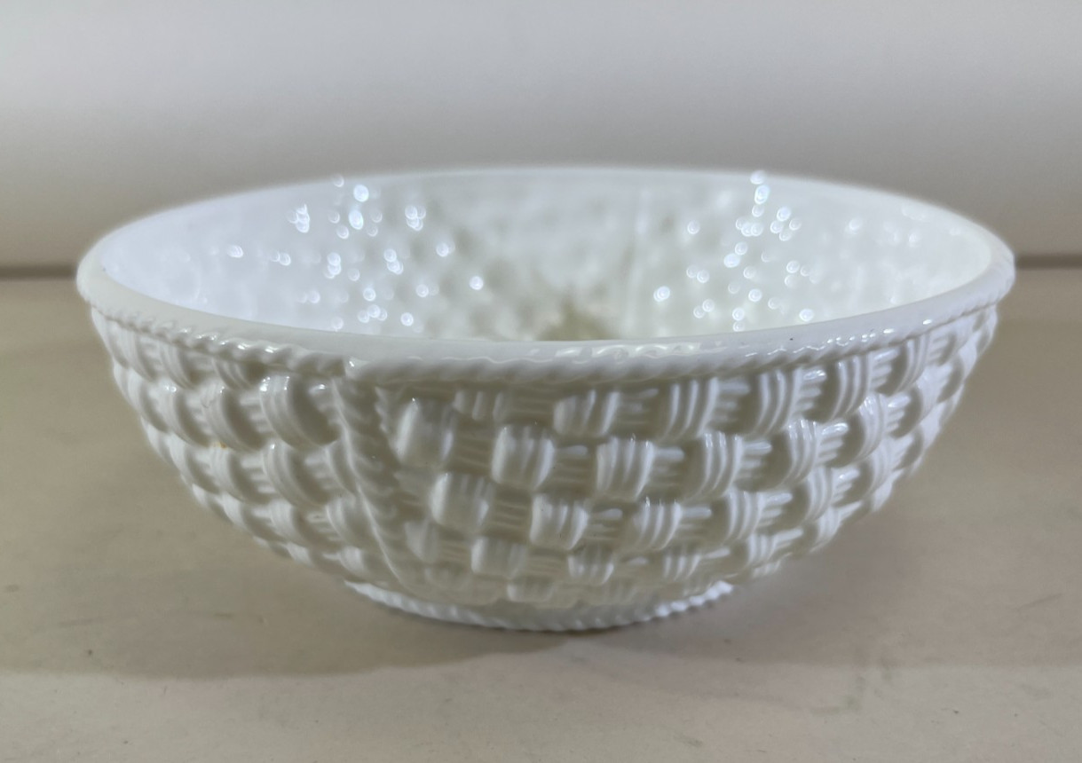 VTG Tiffany Weave Coupe Cereal 6″ Bowl Milk Glass Ireland Charity DS75