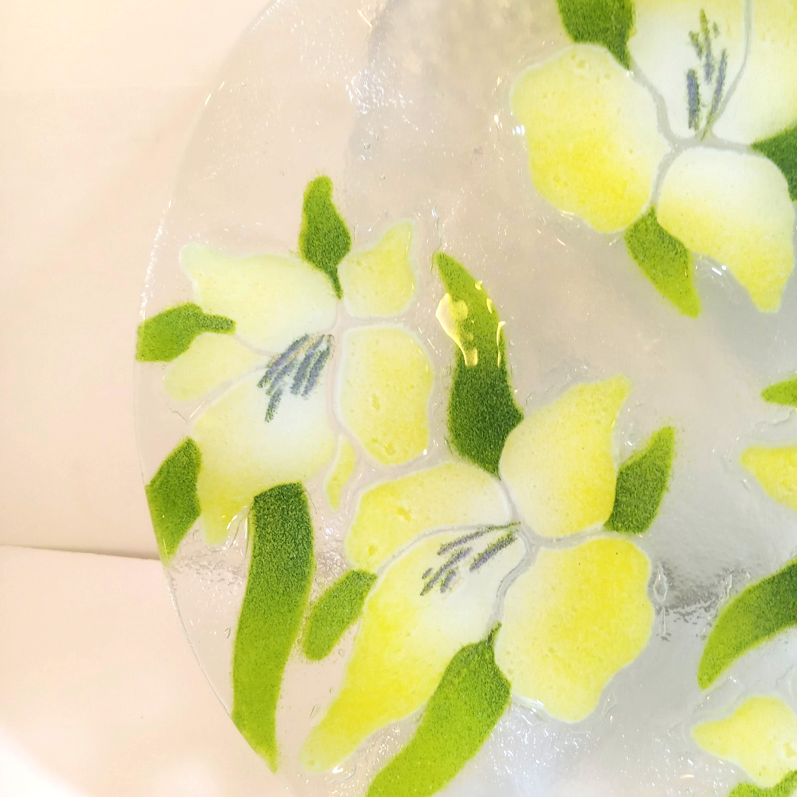 Sydenstricker Floral Fused Glass Plate Round 13.5″ Clear Artisan Home Decor
