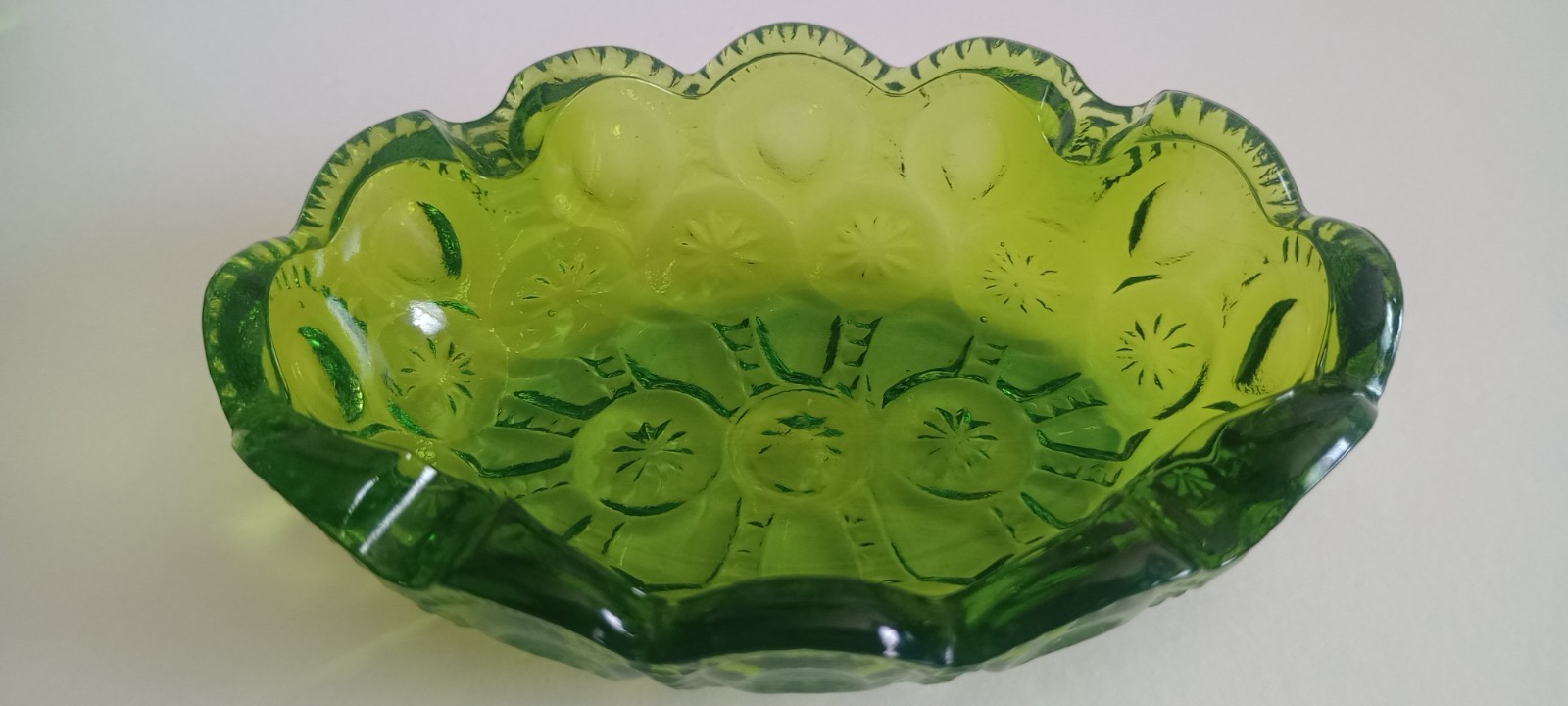 VINTAGE L E SMITH OLIVE GREEN MOON & STARS GLASS MINI BOWL SET