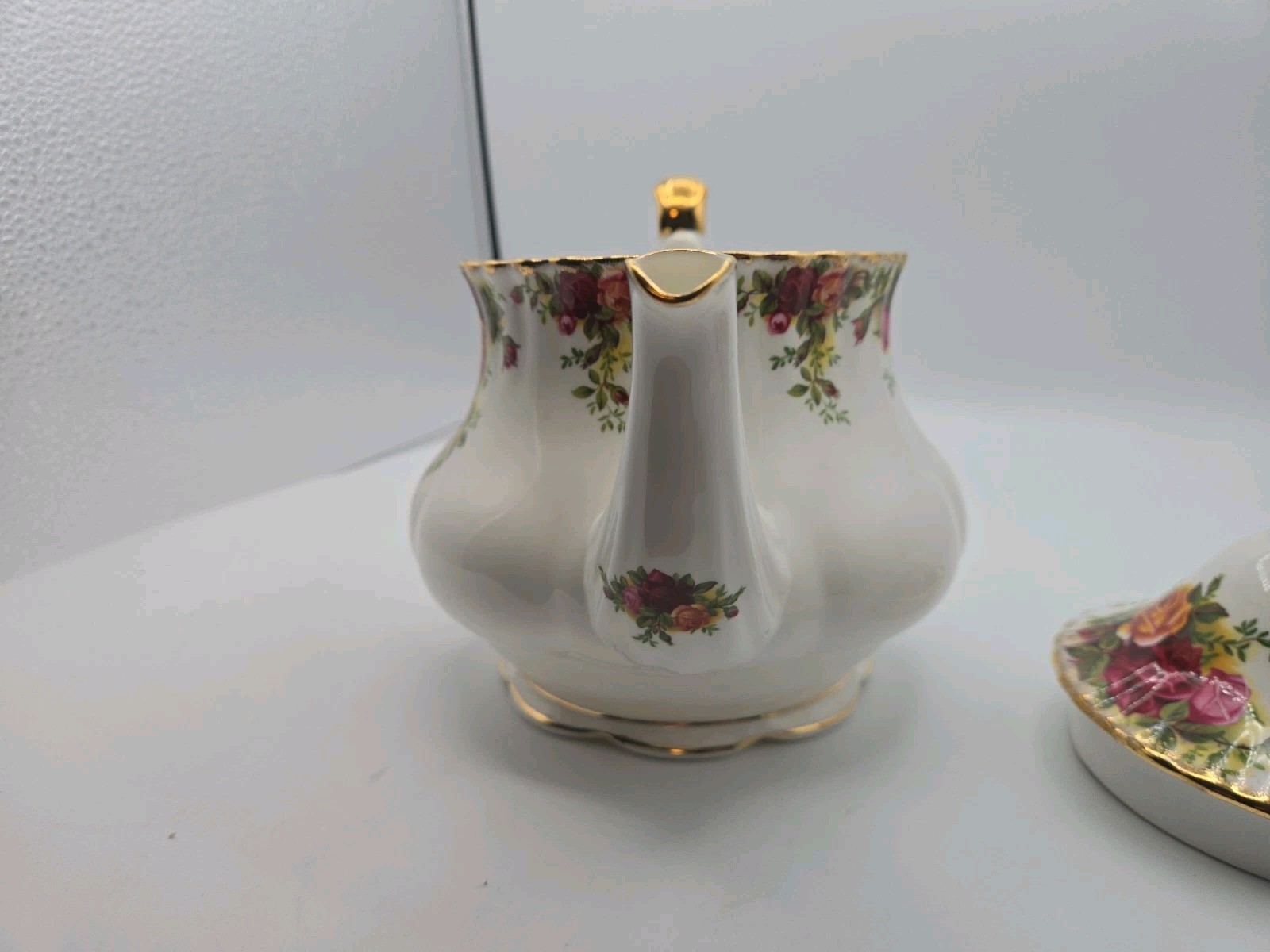Royal Albert Old Country Roses Tea Pot With Lid 1962 Gold Trim 7.5″
