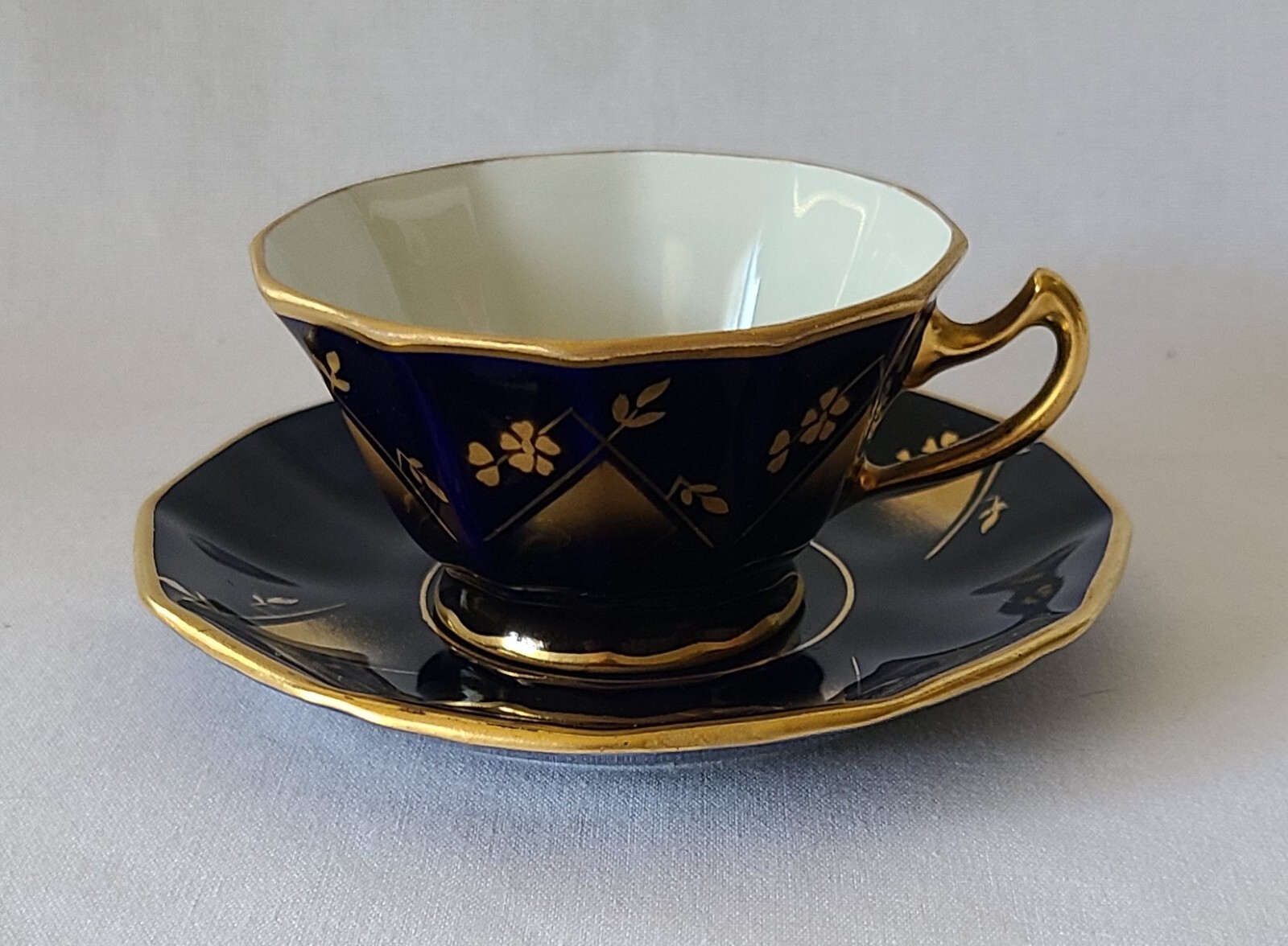 Vintage JLMENAU Graf Von Henneberg Echt Kobalt Demitasse Espresso Cup & Saucer