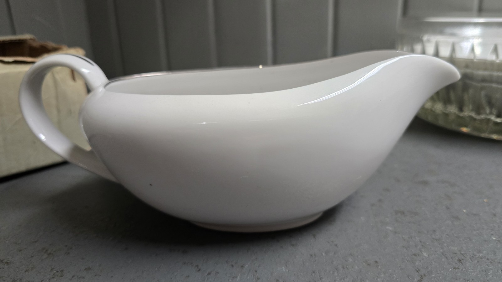 Fine China of Japan Imperial Rose Gravy Boat 16 oz White Pink Green 2049 Japan