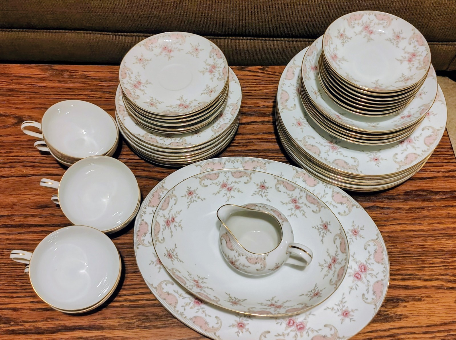 Harmony House Antoinette China 46 Piece Set