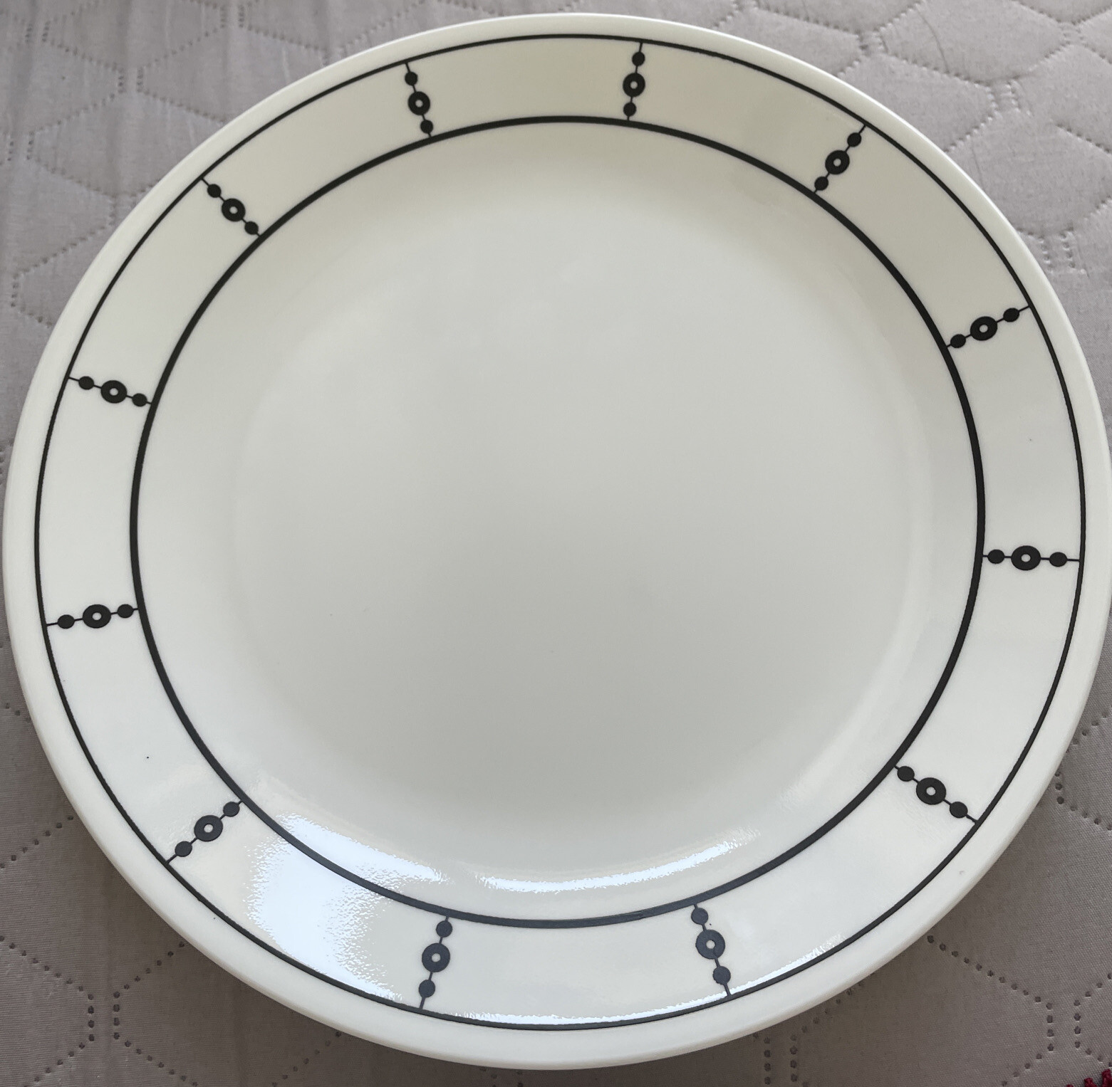 Corelle® Black/White10.25″ Dinner Plate Round Dishwasher, microwave New 6-pc Set