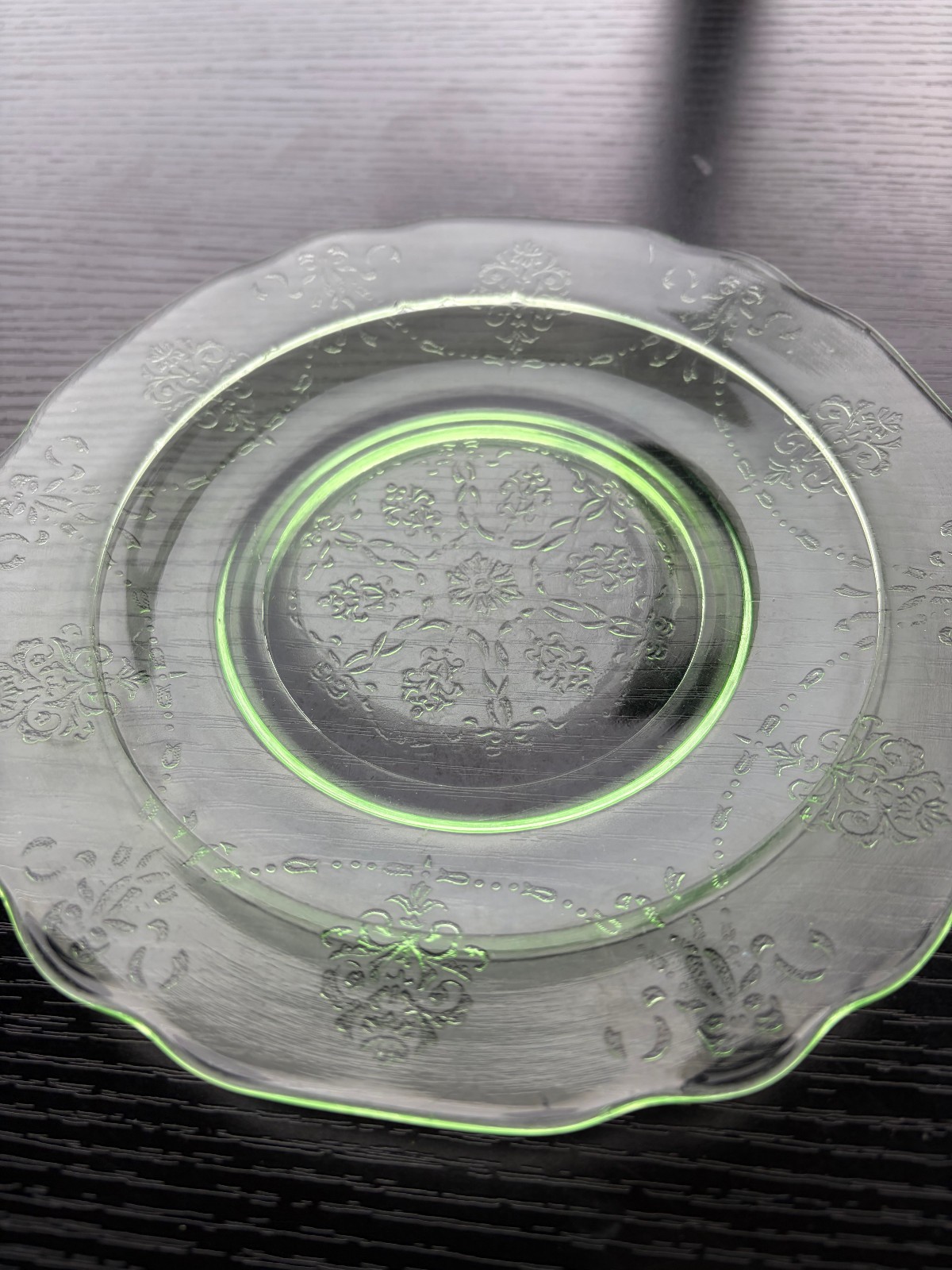 Belmont Tumbler Co Uranium Glass Bowknot Pattern 7″ Green Salad Plate