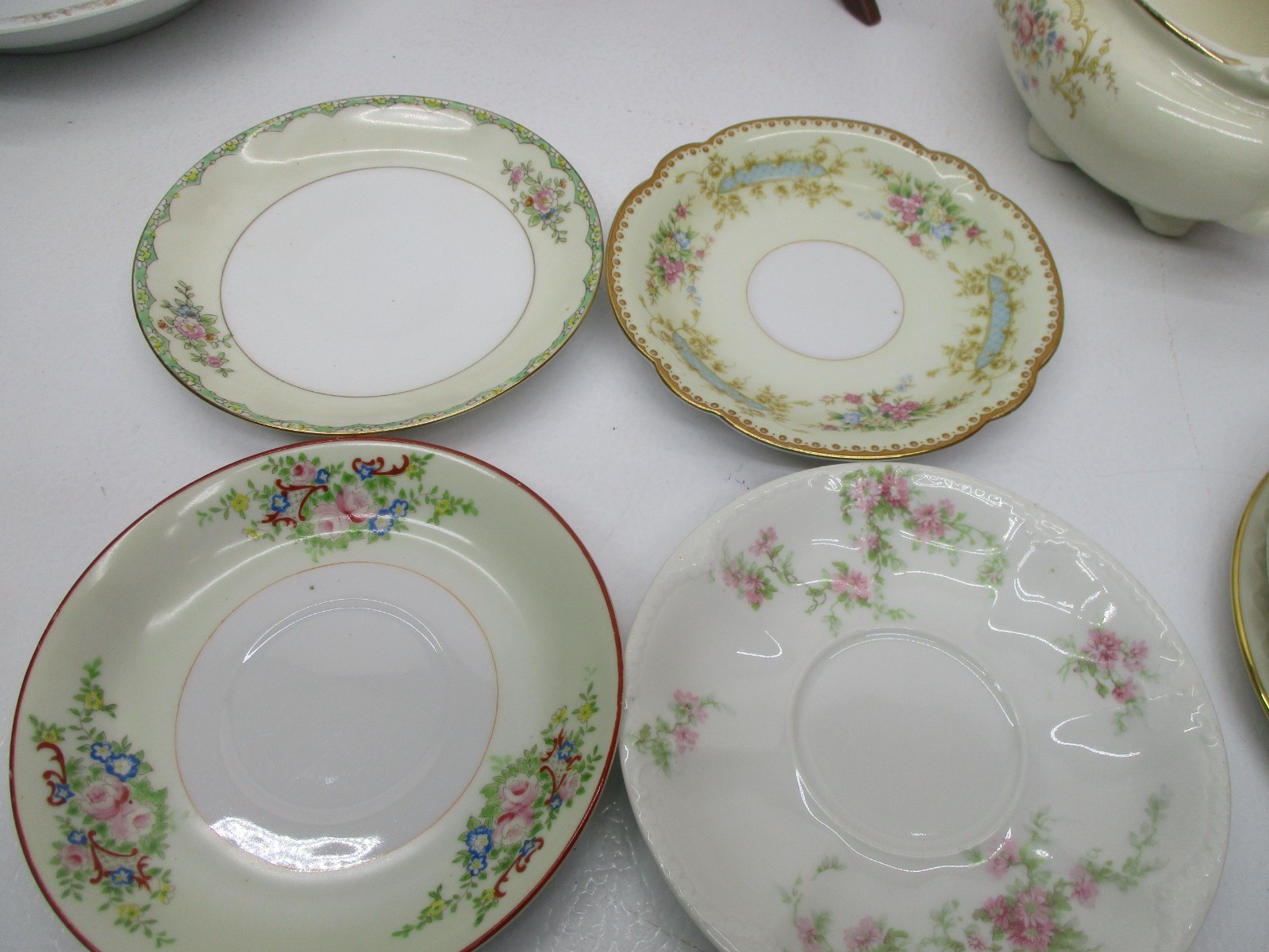 Vtg Mismatched China (4)BREAD/DESSERT Plates (4)SAUCERS-(2) VEG BOWLS-GRAVY BOAT