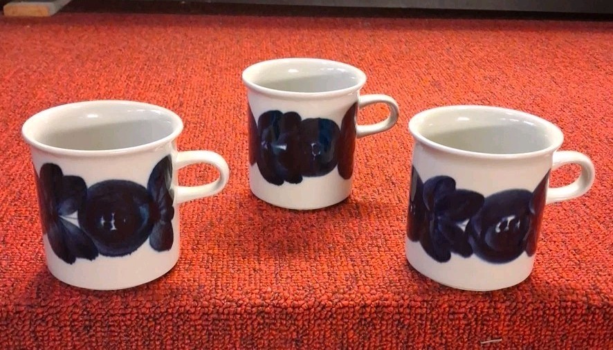 Set Of 3 Arabia Finland Anemone Blue Coffee Tea Mug Cups & Saucers 3 1/2″ Mixed
