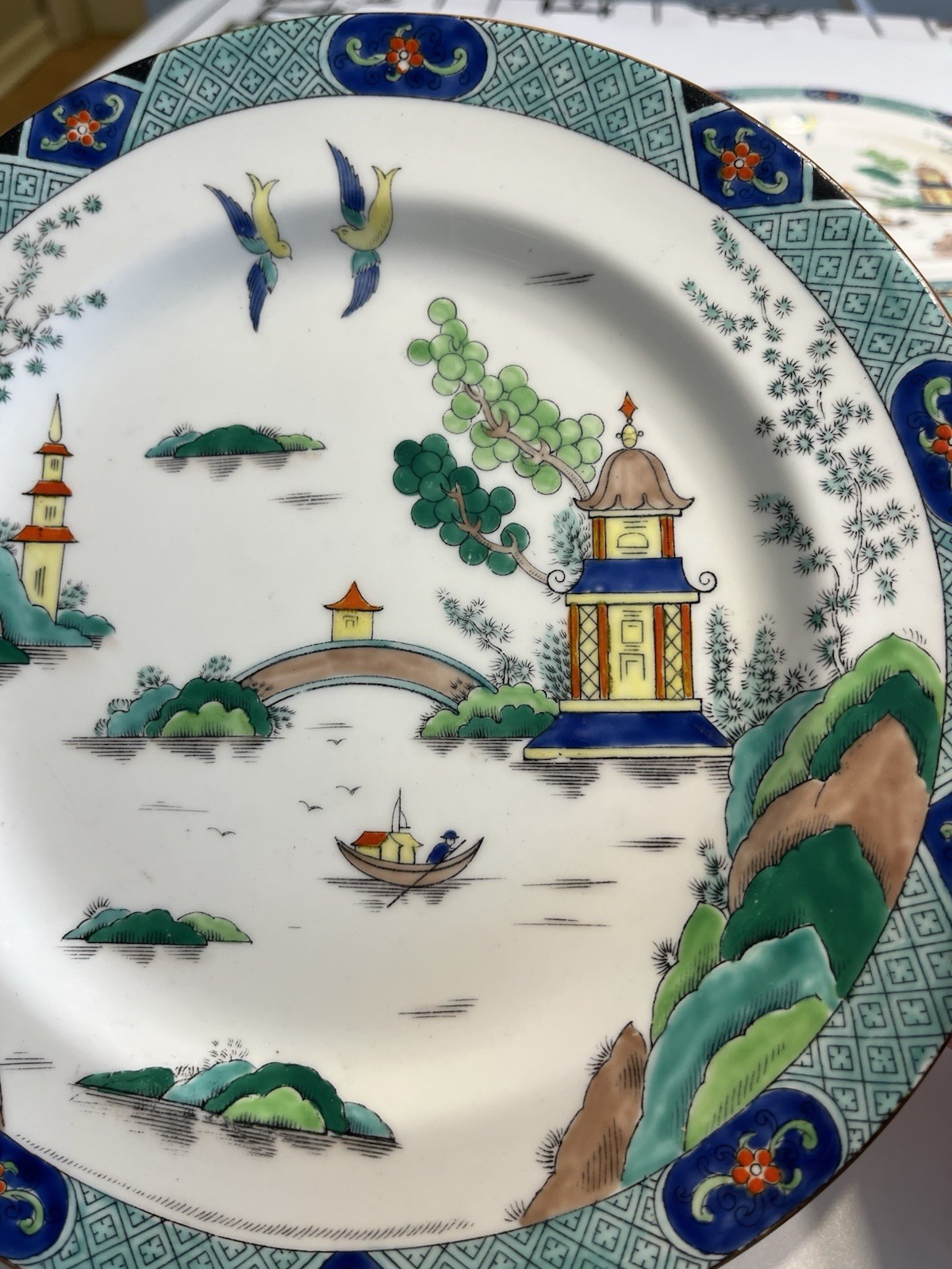 c1905-30 Aynsley Chinoiserie Chinese Waterside Bridge Pagoda 9” Plates England