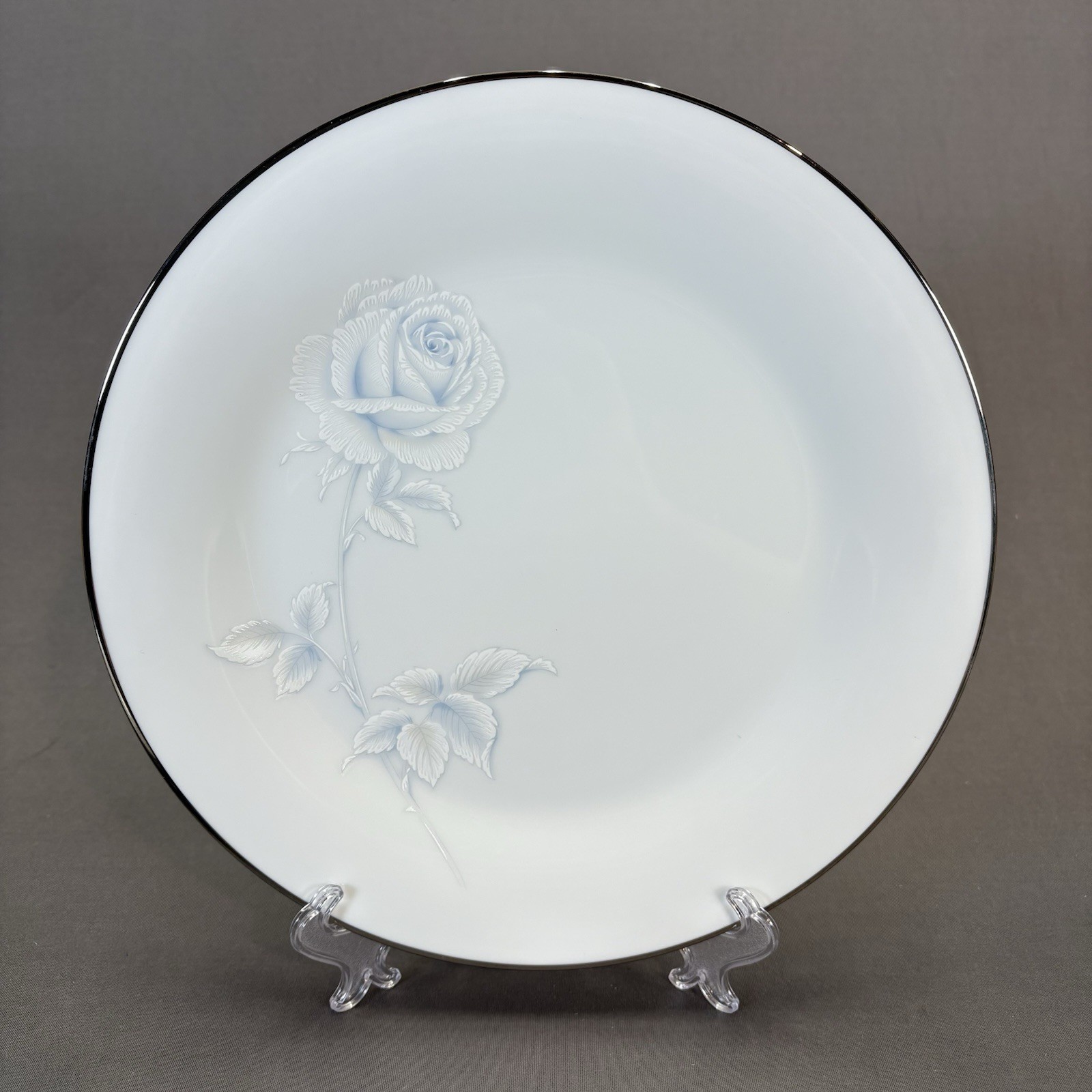 Noritake Vritue Dinner Plates 10 1/2″ Set of 4 White Blue Roses Platinum Trim