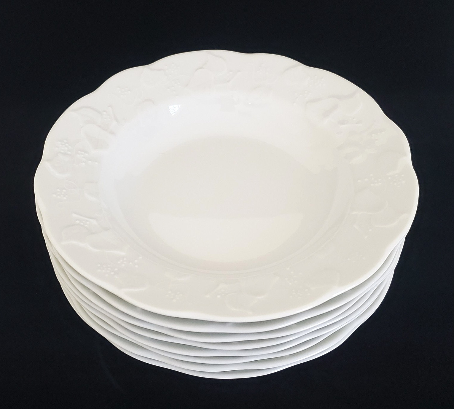 (8) DANSK LIMOGES LIERRE SAUVAGE IVY WHITE RIM EMBOSSED 8 3/4″ BOWLS FRANCE