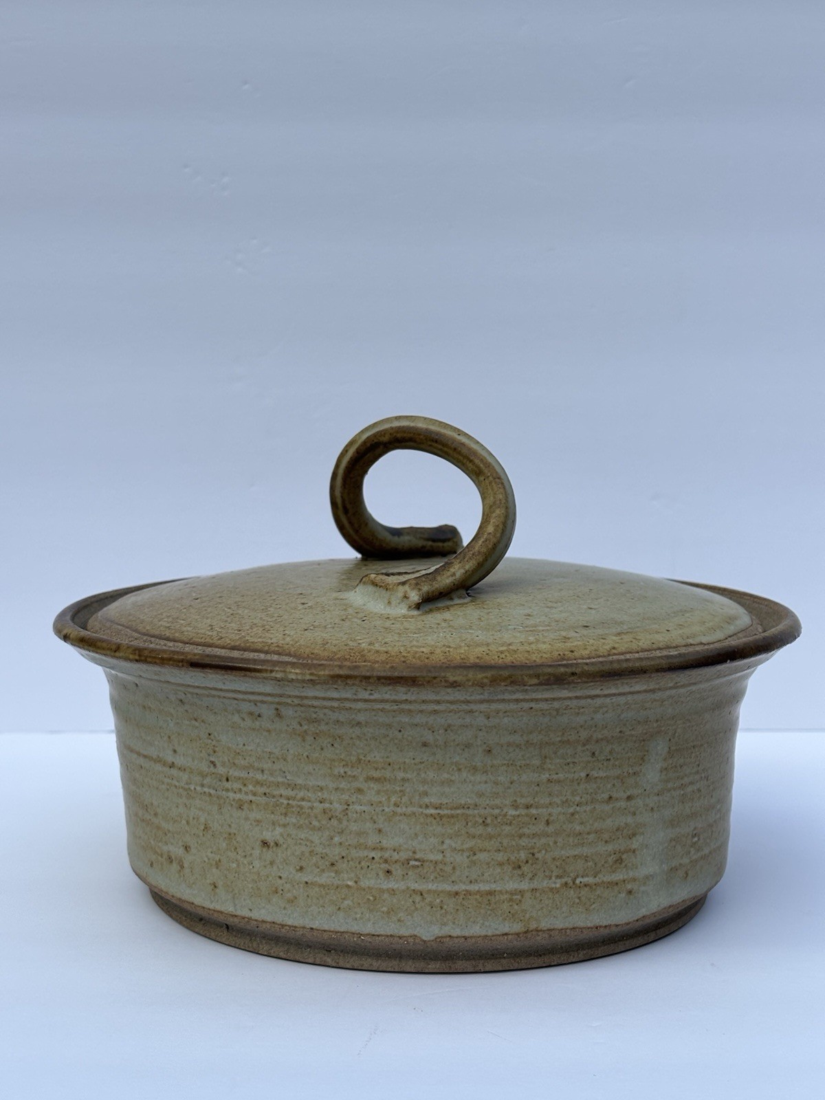 Round Stoneware Covered Casserole Dish Beige Brown Speckled Pottery Glaze