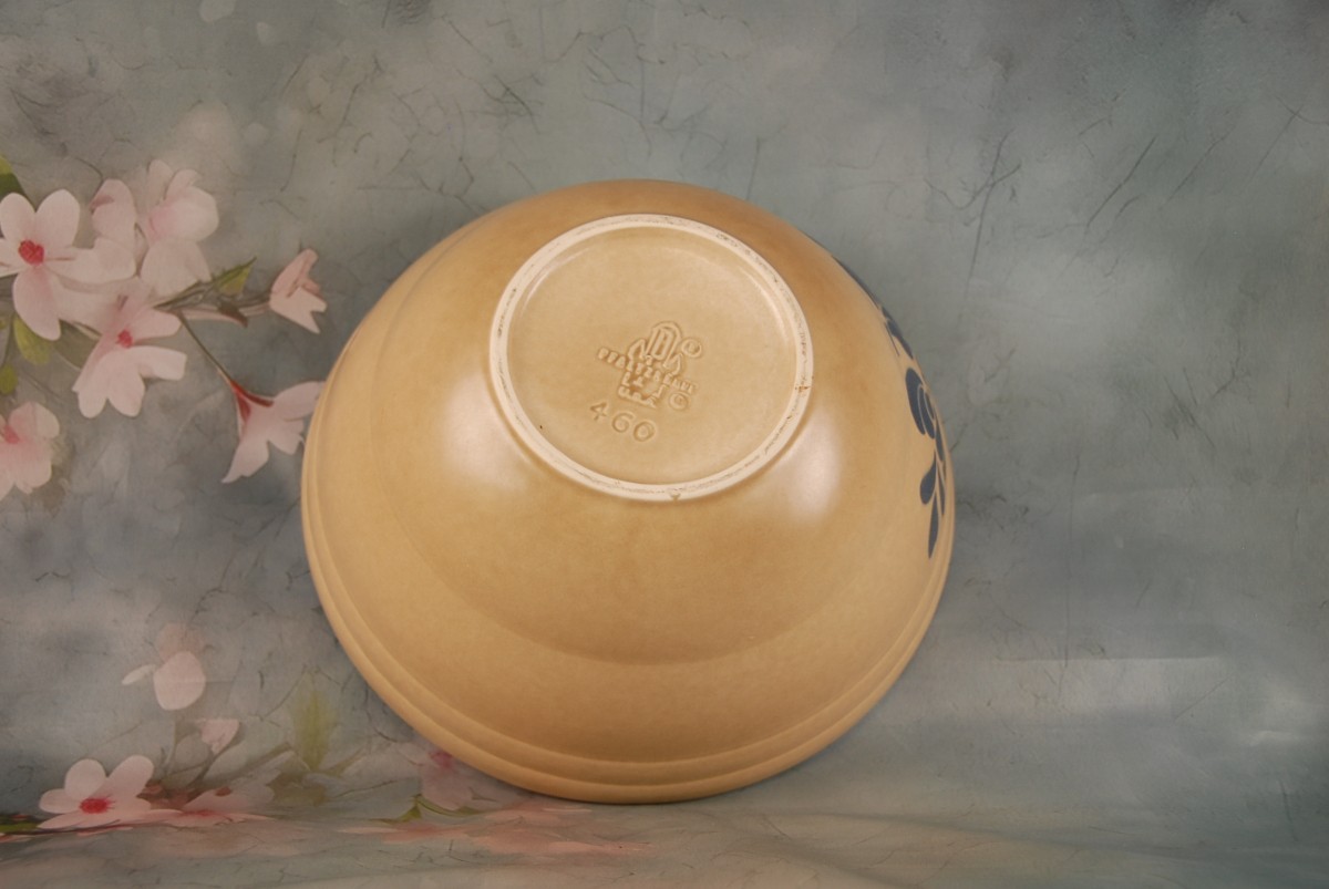 Vintage Pfaltzgraff Folk Art 10″ Mixing Bowl #460 – Mint Condition