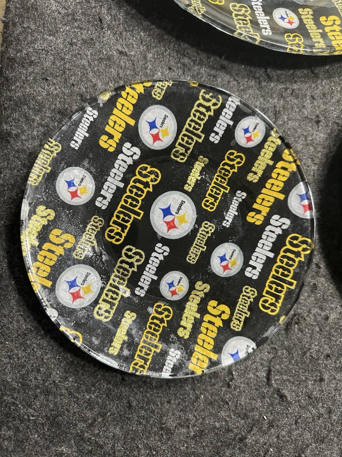 Pittsburgh Steelers lot of 3 13″ 10 and 8″ plates Advertisement & Gloves