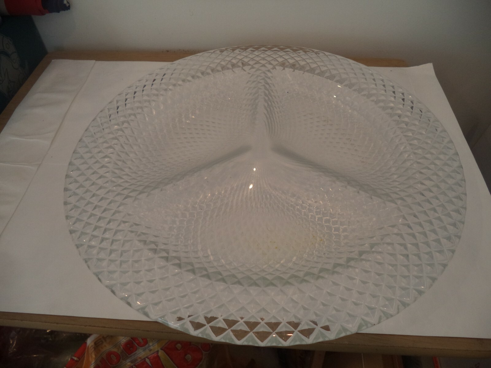 LARGE ANTIQUE PLATE 3 SECTION DIAMOND CUT 13 1/2″ ROUND 4.13 POUNDS PEACE DESIGN