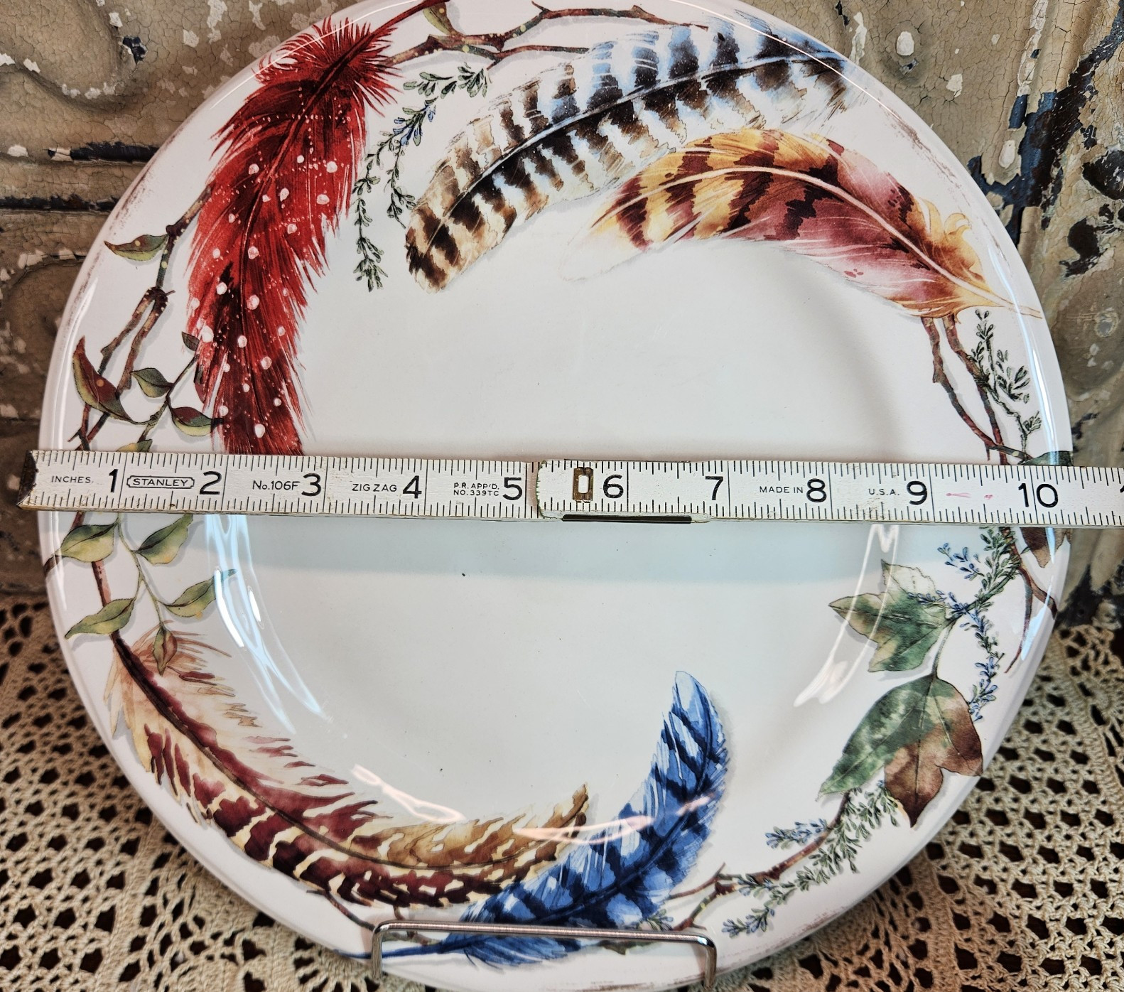 Beautiful Pier 1 Imports Ironstone Feather Branch Pattern Dinner Plate 10.5″