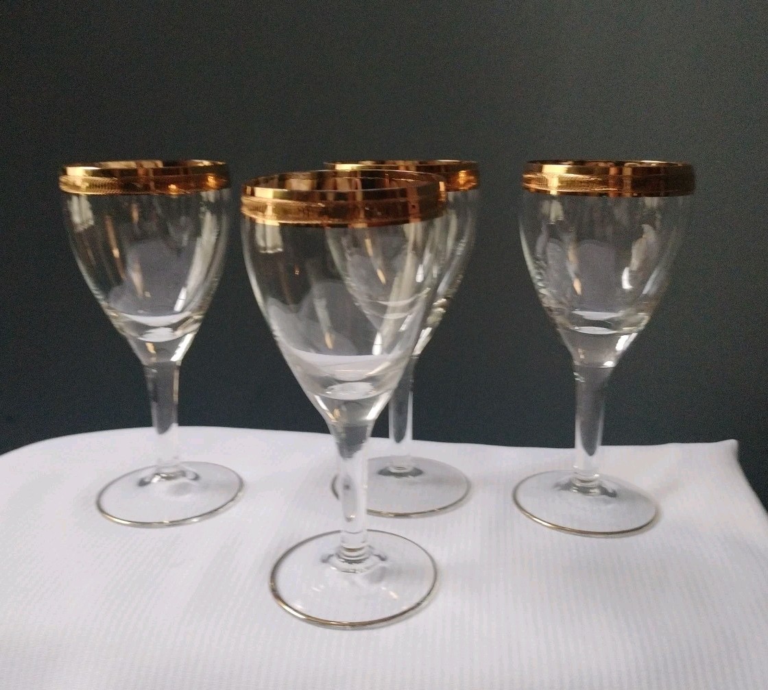 Gold Trim Crystal Goblet Wine Glass 5″5×2″5 high Set Of 4 See Picture