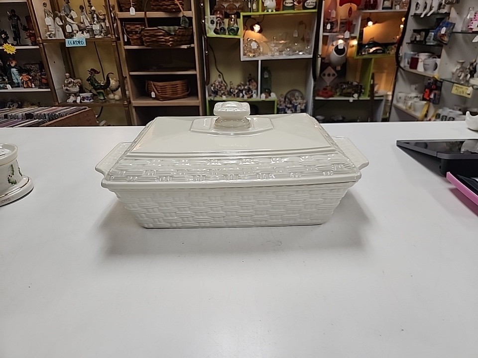 BELLEEK Everyday 2 Quart Covered Casserole Rectangle Basketweave