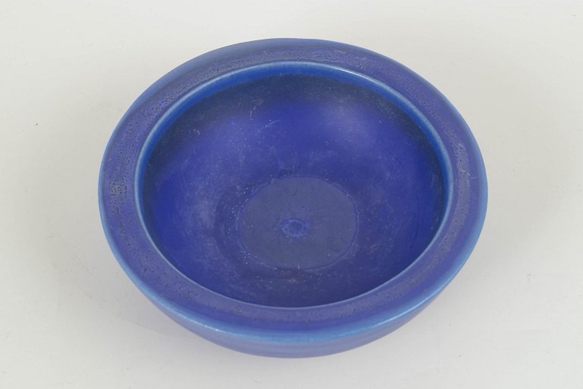 Wilhelm Kåge, Sweden. Stoneware bowl with experimental test glaze. Ca. 1940s.