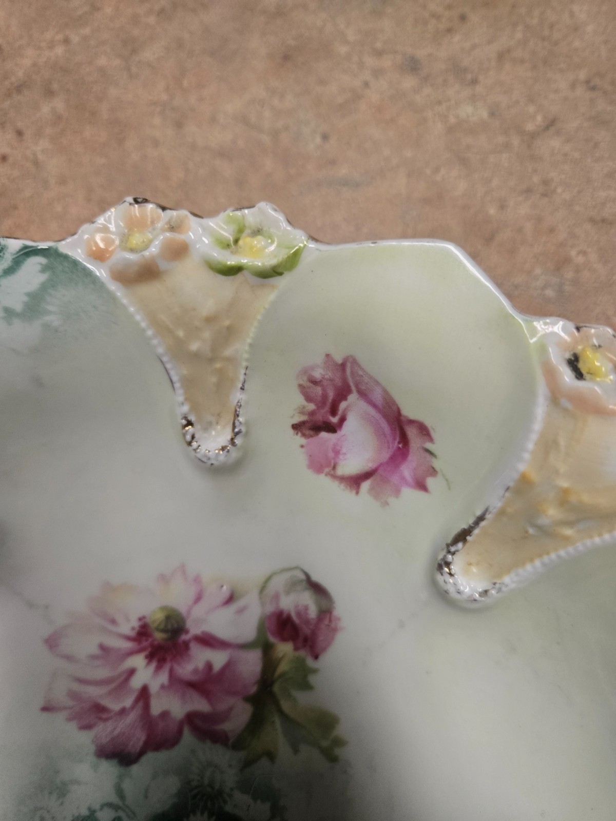 RS Prussia Flower Mold Green Bowl with Pink Roses