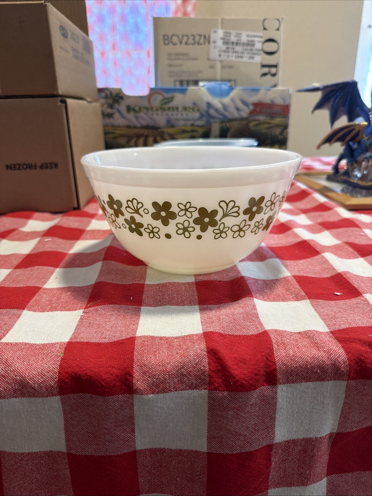 Pyrex 402, White with Green Flowers. 1.5 Qt, 1 & 1/2 Quart, Made in USA