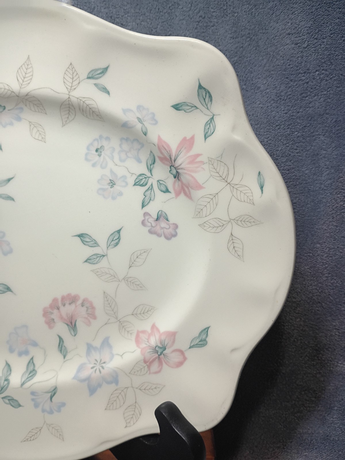 Johnson Brothers LYNTON Oval Platter Made in England Pink Blue Flowers 11-3/4″