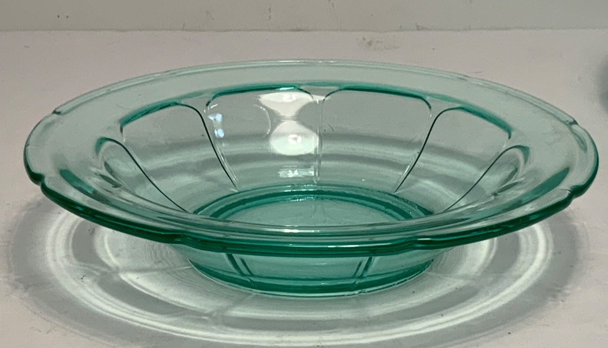 Set of 6 Diamond Glass Co. Victory Green Uranium Glass Fruit Bowls 6.5 in.