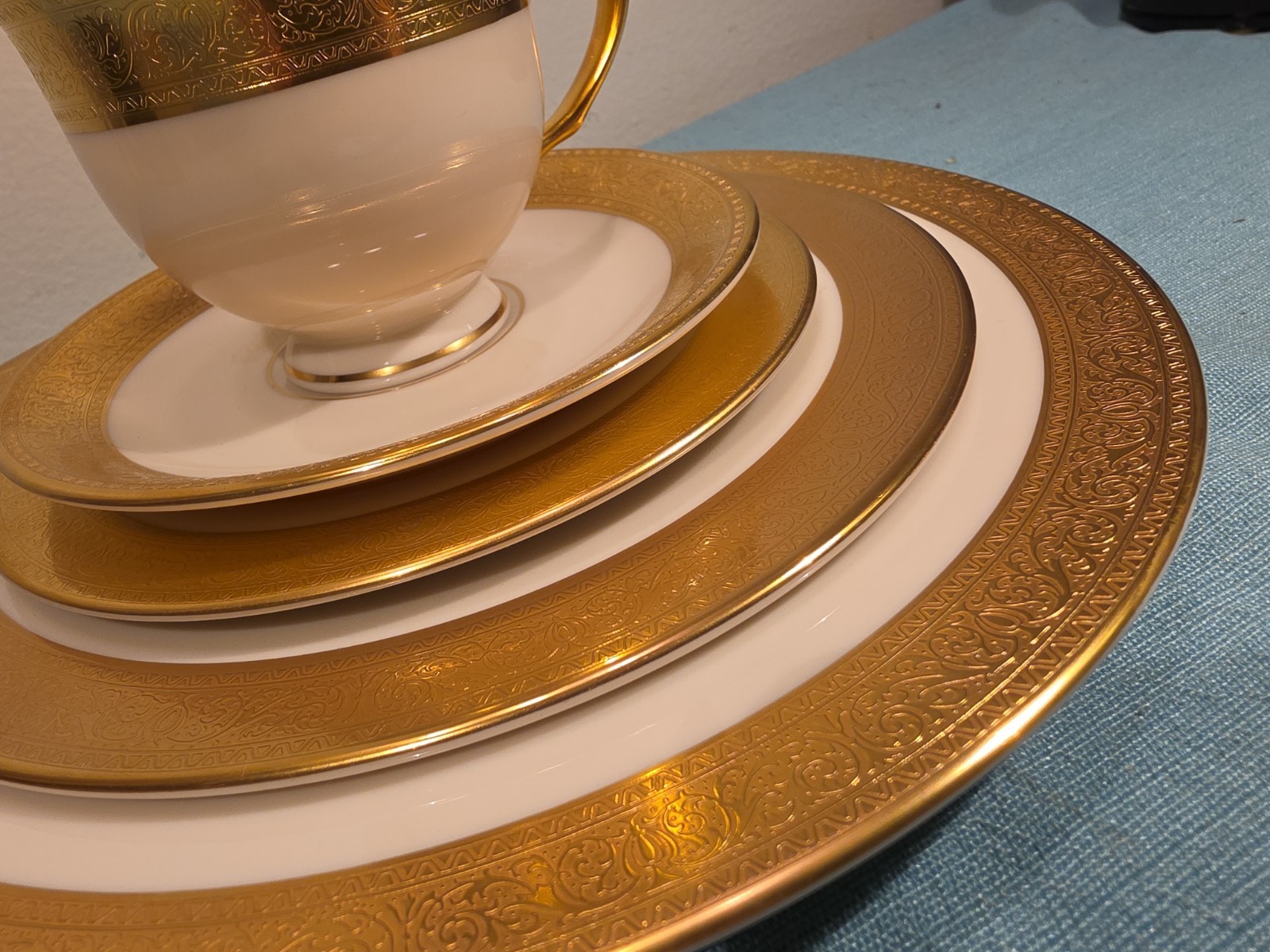 5 Piece Set (1 Place Settings) Lenox Westchester Fine Bone China Ivory Gold Trim