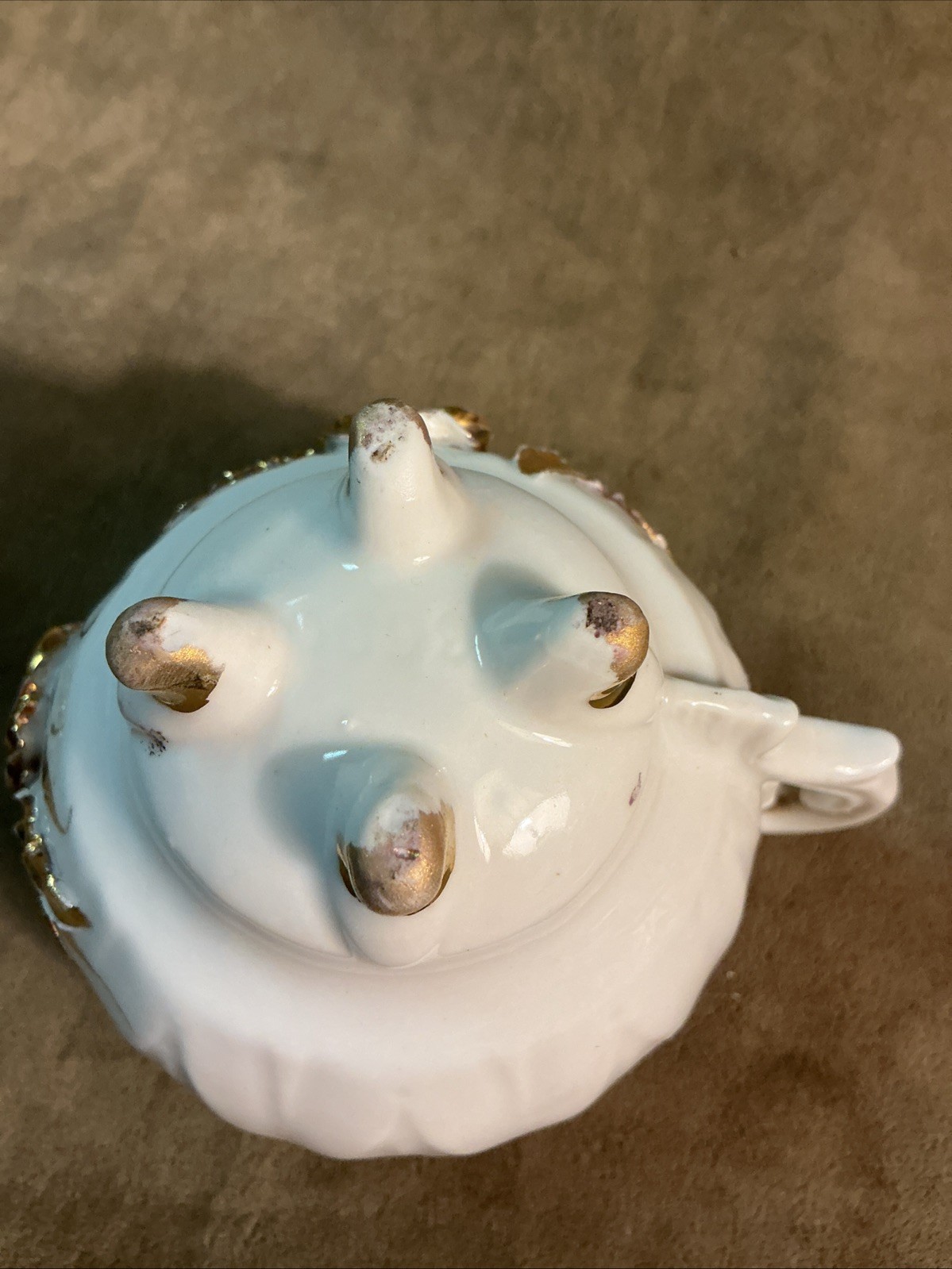 Late 19Th Century Victorian White Porcelain Cup Gilt /Gold Flowers Design