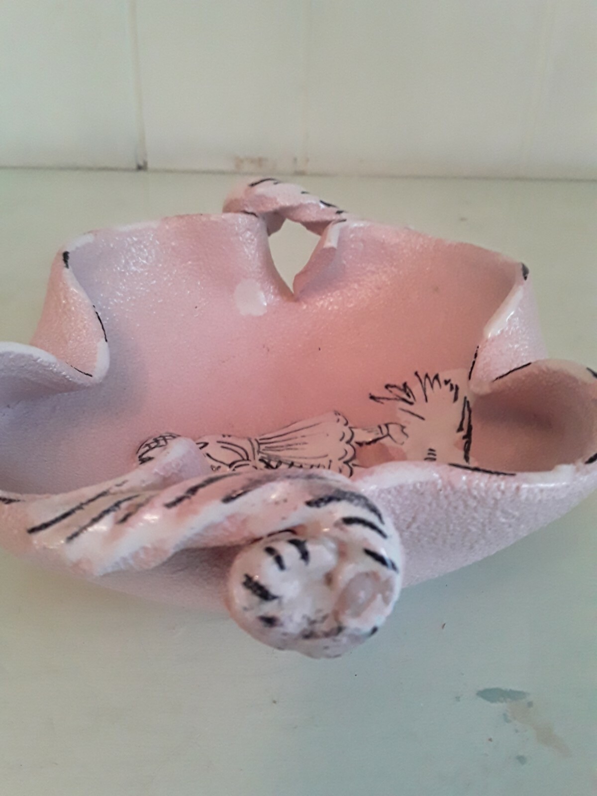 NSP Italian Pink Pottery Dish Bowl Hand Painted in Italy Girl Feeding Bird ’50s