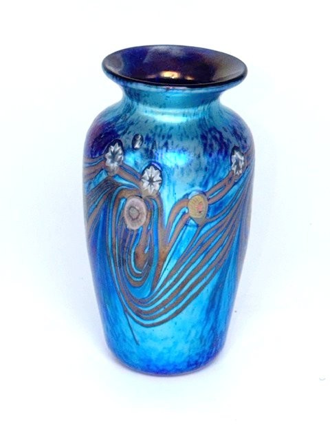 Blue Luster Vase With Red pulled feather Design. Saul Alcaraz