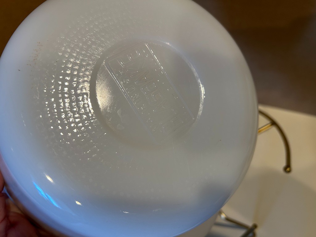 Vintage Glasbake Round Casserole Baking Dish 2 QT with lid & Stand J-152
