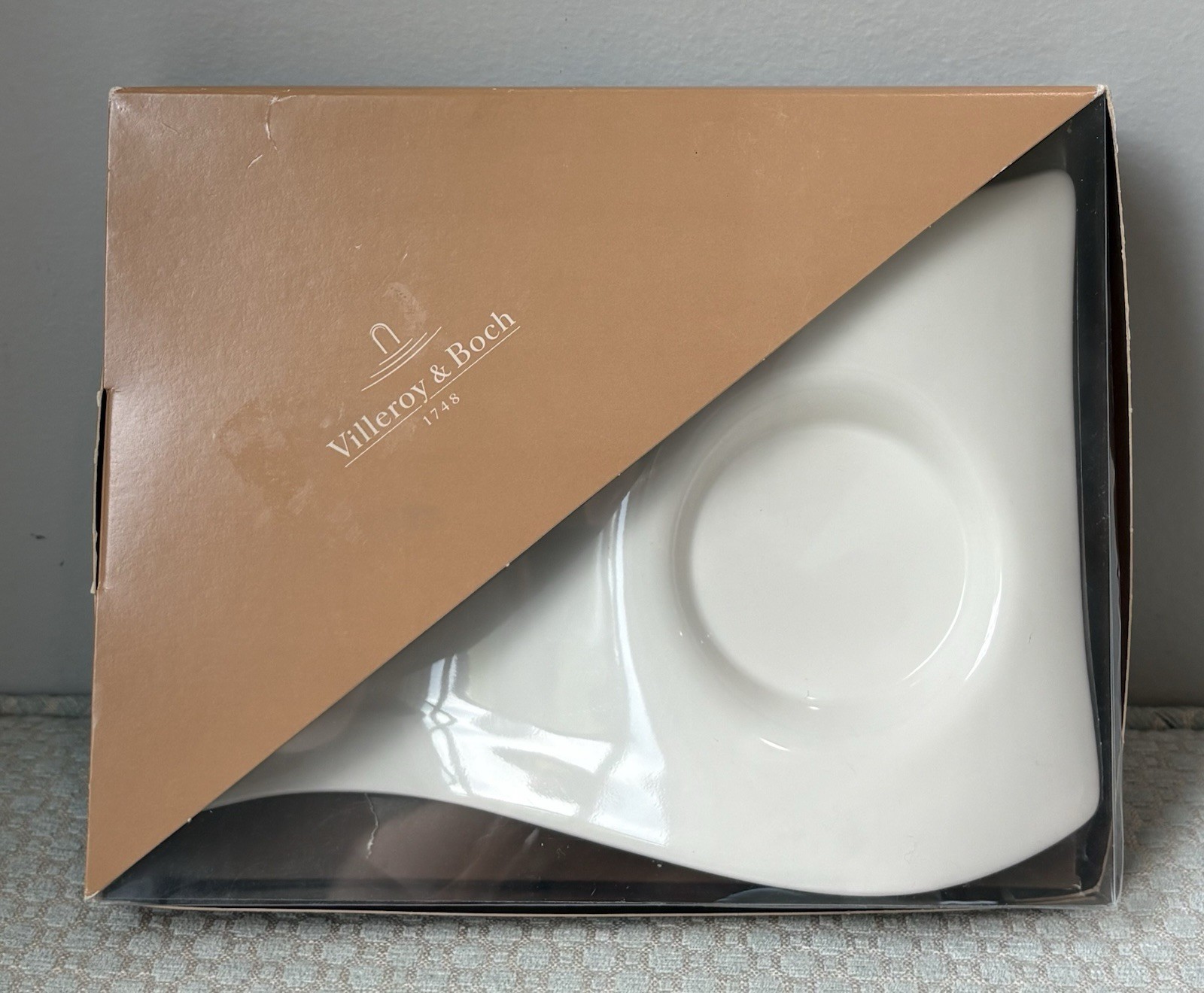 NIB VILLEROY & BOCH New Wave Caffe Party Snack Plate Ivory White Wavy Cup NEW