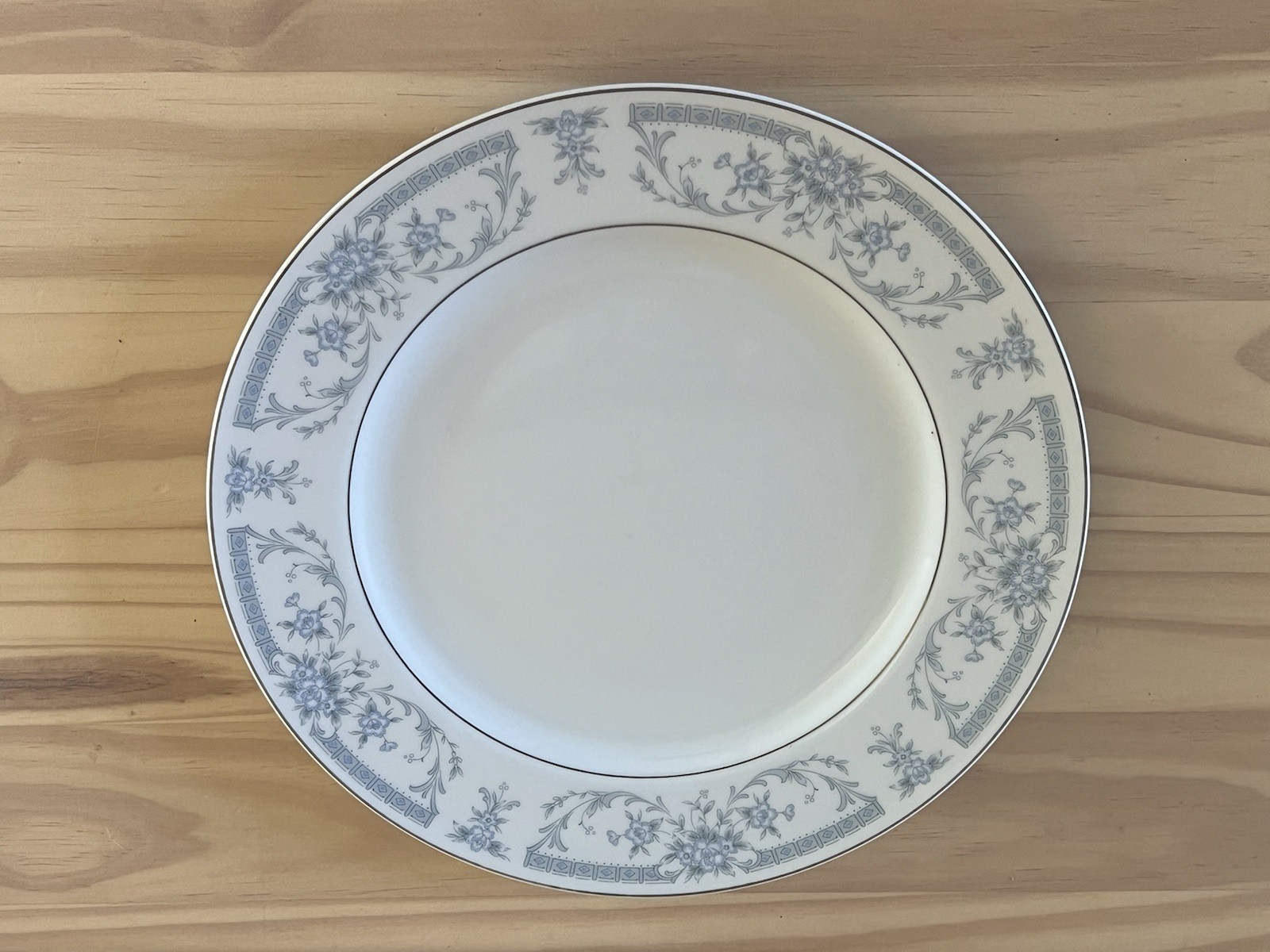 Sheffield Blue Whisper 5 Piece Place Setting Porcelain Fine China Set 1985