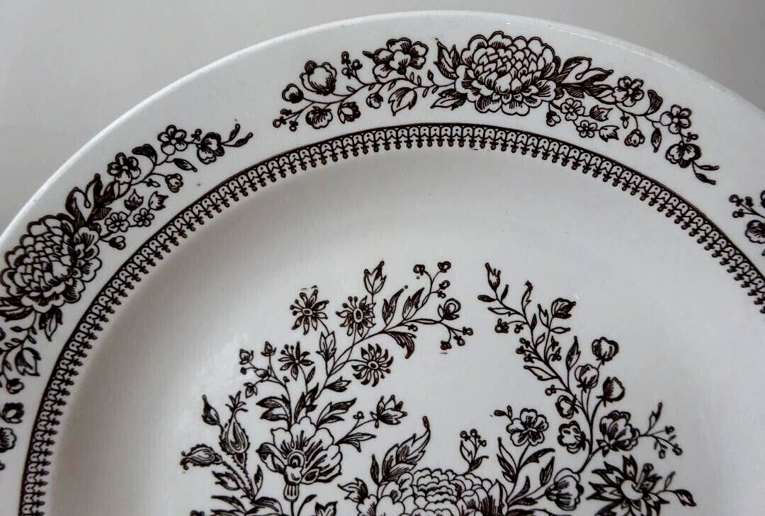 **SUSSEX 11 ½” ROUND PLATTER ROYAL CHINA-US13-G