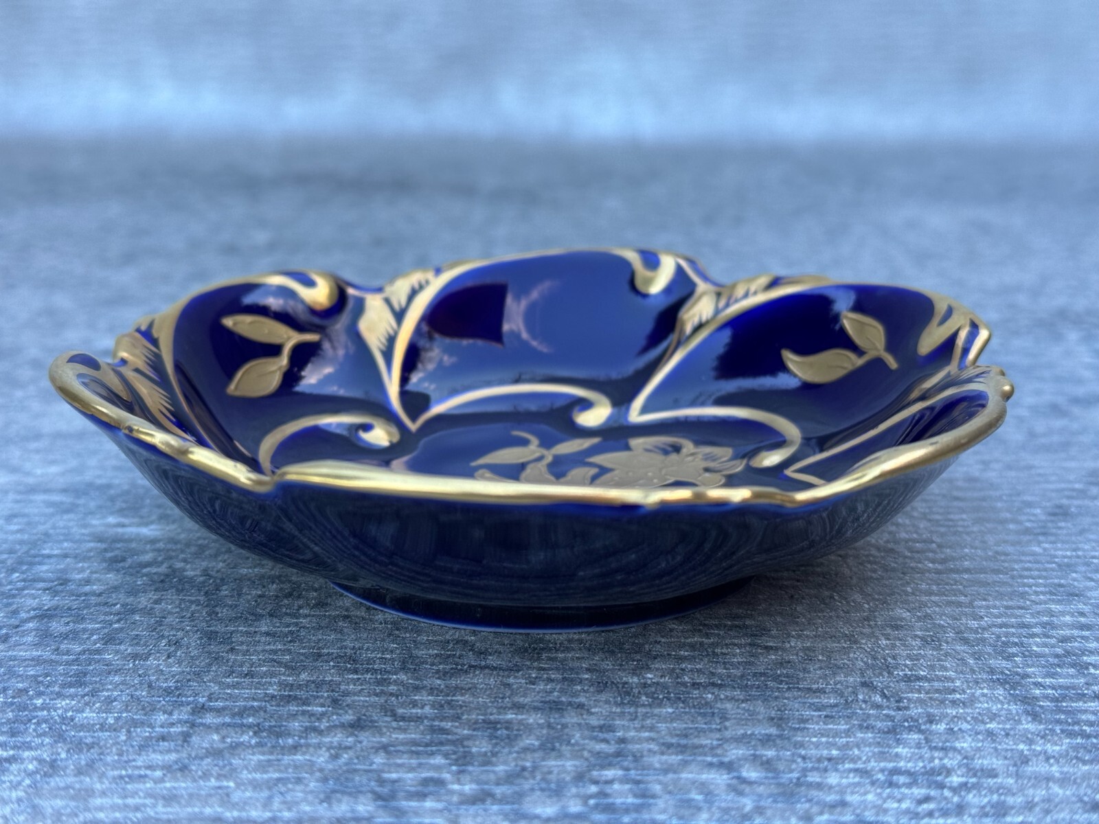 ECHT KOBALT BOWL J.L. MENAU COBALT BLUE GOLD LEAF VICTORIAN FLORAL VINE DESIGNS