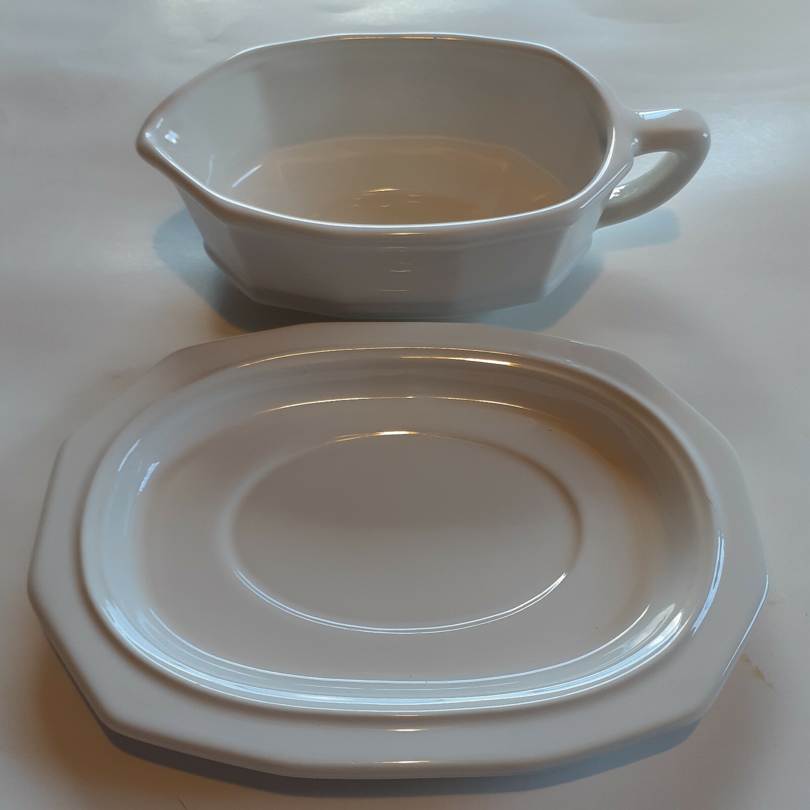 PFALTZGRAFF HERITAGE WHITE Gravy Boat & Under Plate Very Good condition