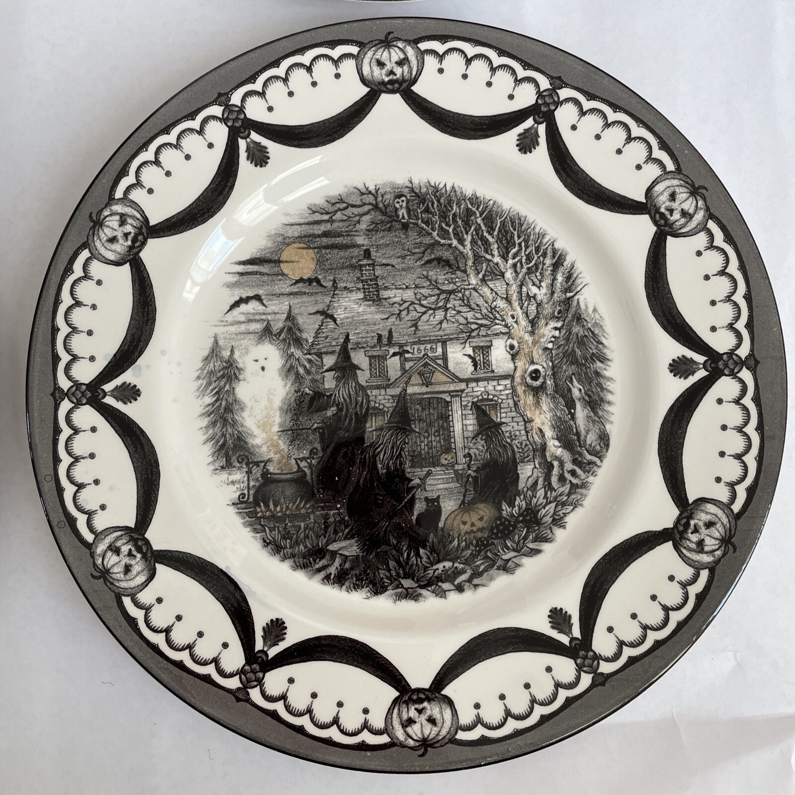 Royal Stafford Halloween Wicked Witches Coven Spell Cat Dinner Plates set 4 RARE