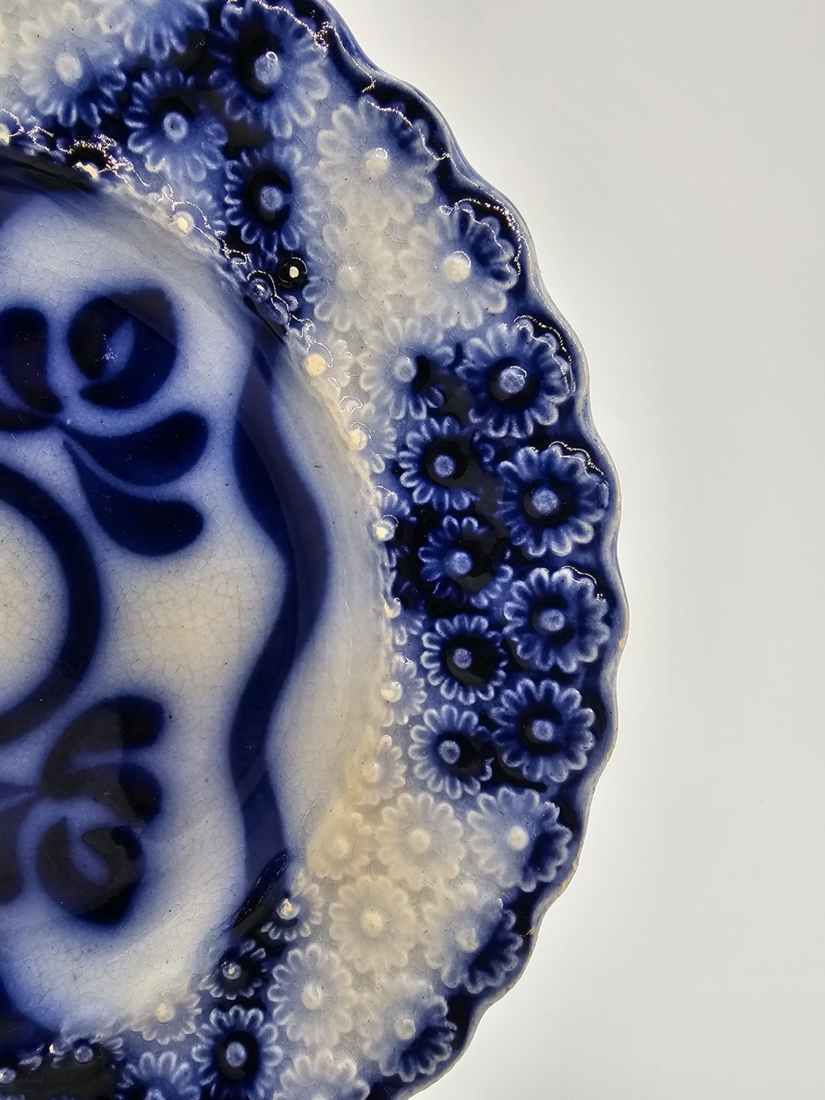 Antique Victorian Flow Blue Plate Scalloped Floral Border Ironstone Unmarked 8″