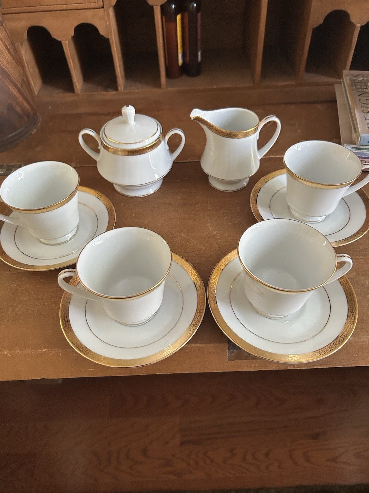QUEEN’S GOLD Noritake 4 Cup And Saucer Sets With Creamer And Sugar Bowl W/Lid